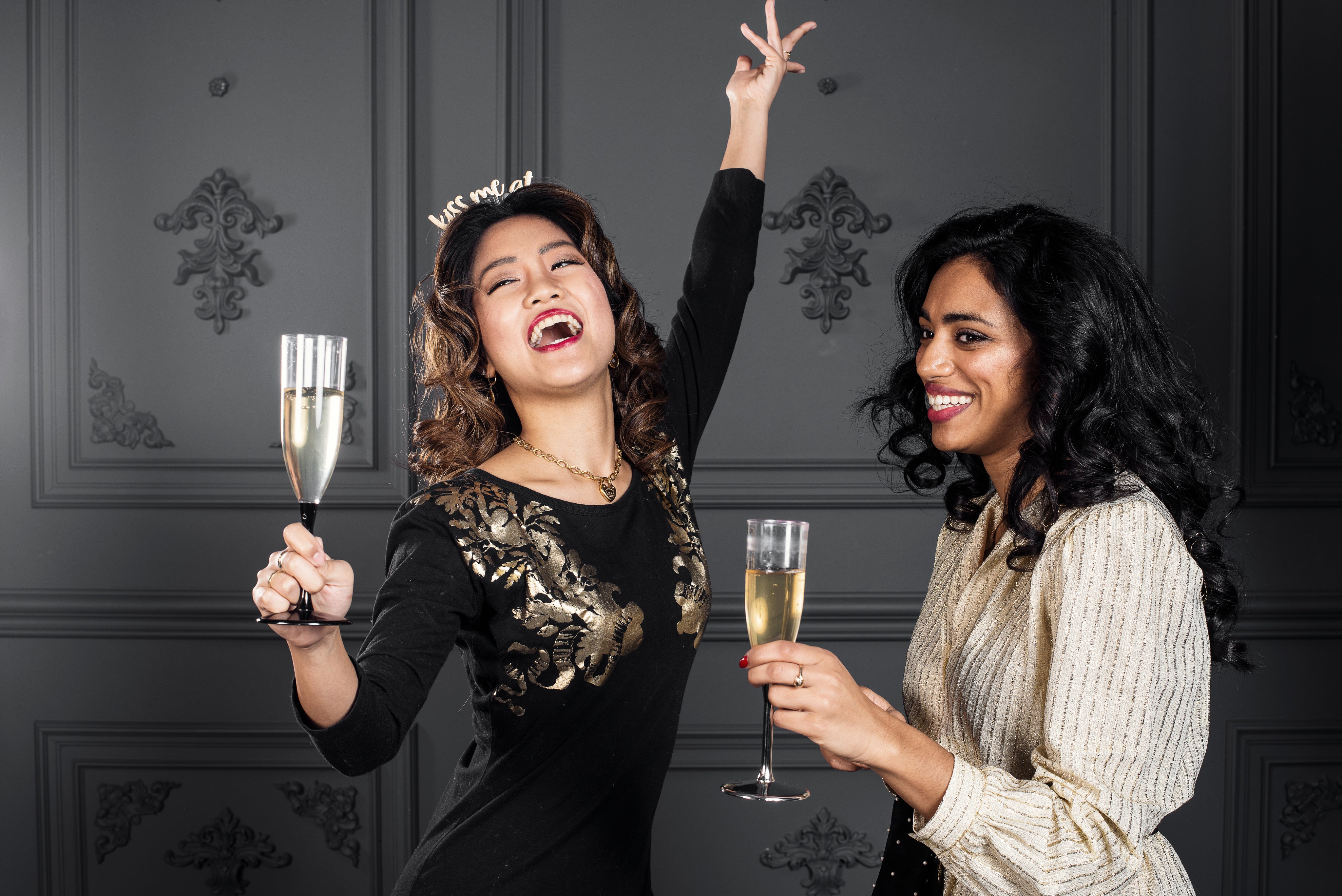 files/young-and-confident-women-cheers.jpg